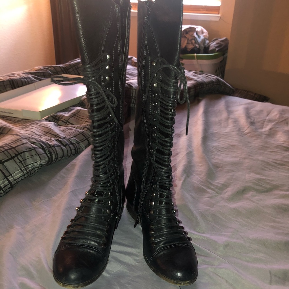 Steve Madden lace up boots